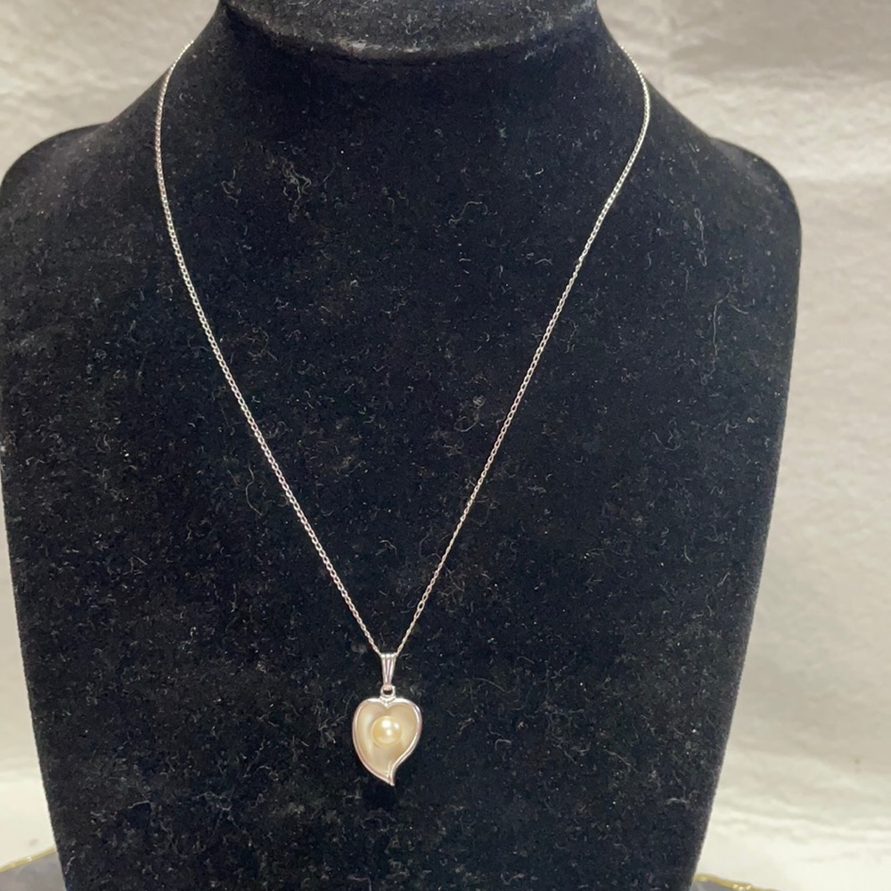 VTG THEDA sterling 15” chain with a 1” sterling heart pendant with faux pearl